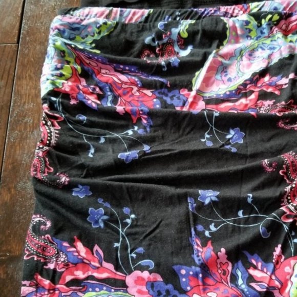 LASCANA for VENUS Two Piece Ruched with Ties Black Top and Floral Skirt - Picture 14 of 14